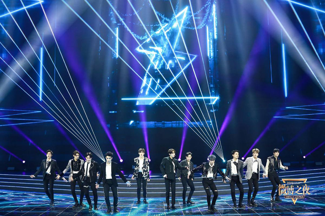 rise男团歌曲《就要掷地有声的炸裂》开场舞台表演