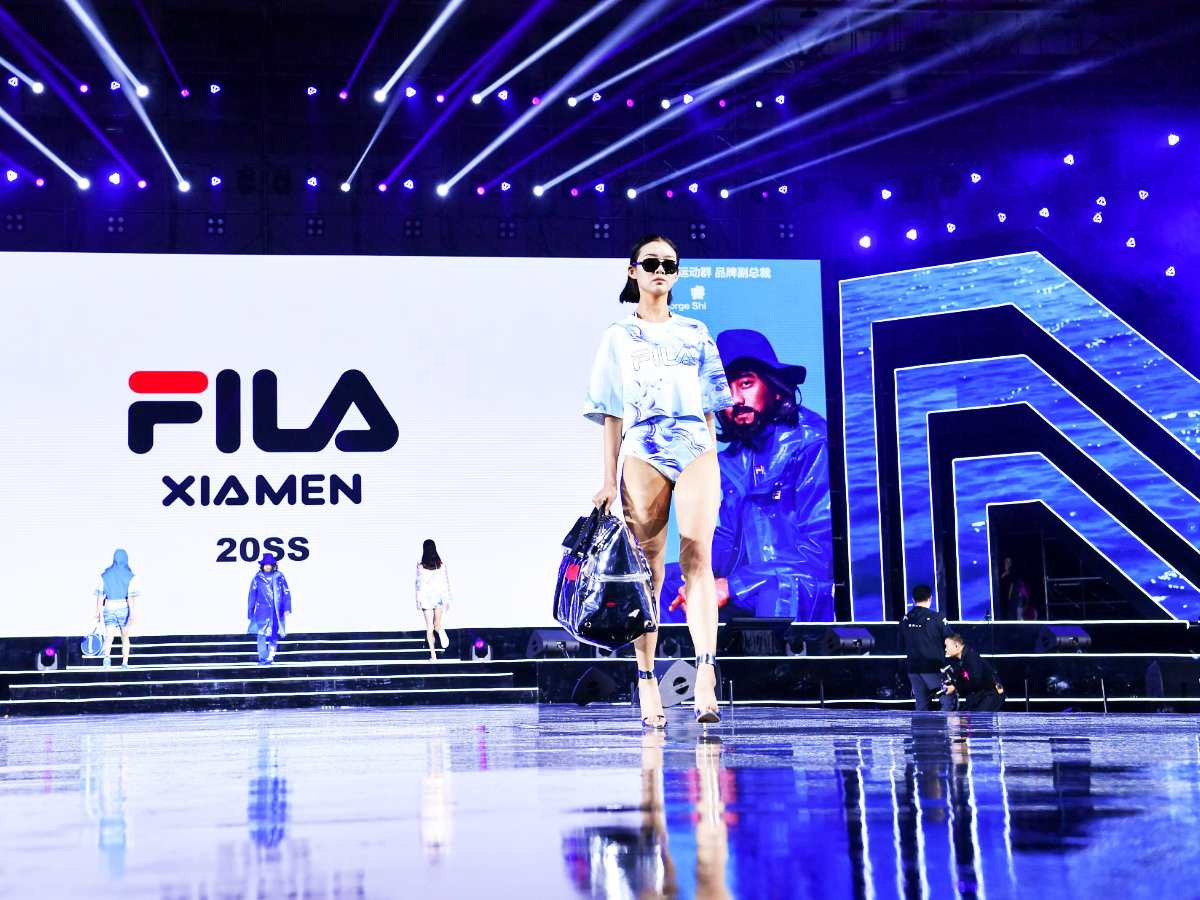 活跃气氛的年会时装秀表演